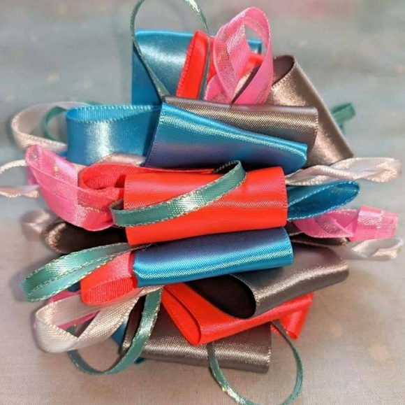 Bows Bows Bows - Picture 4 of 8